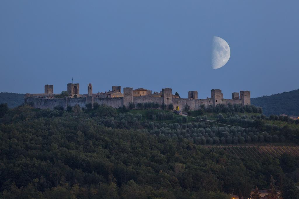Camere Dentro Il Castello Монтериджони Екстериор снимка