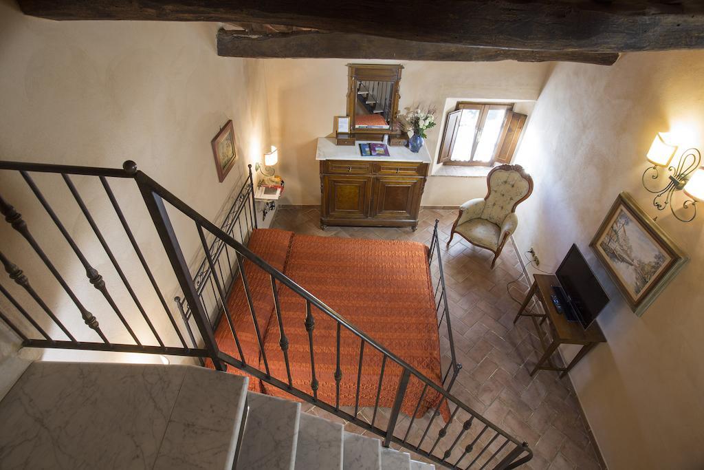 Camere Dentro Il Castello Монтериджони Стая снимка