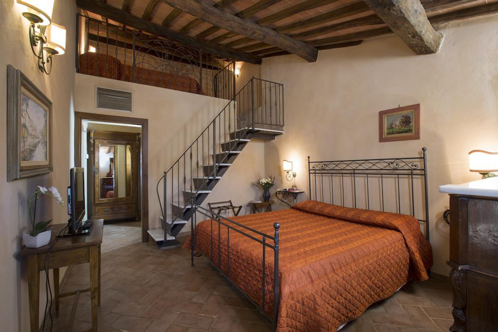 Camere Dentro Il Castello Монтериджони Стая снимка