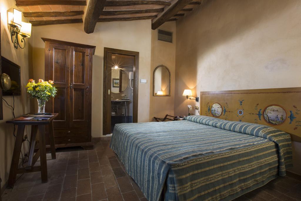 Camere Dentro Il Castello Монтериджони Стая снимка