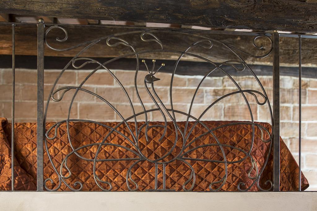 Camere Dentro Il Castello Монтериджони Стая снимка